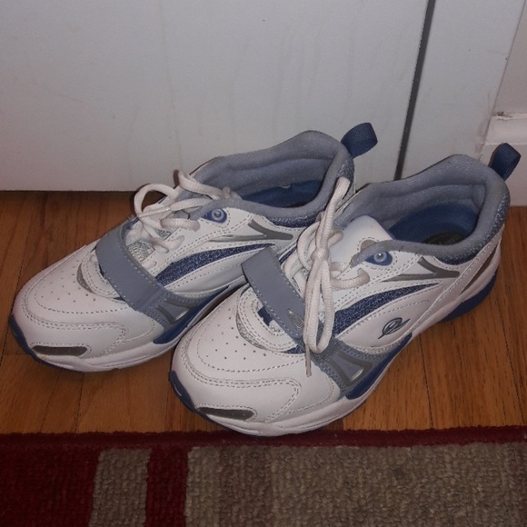 Easy spirit walking shoes - Picture 3 of 3